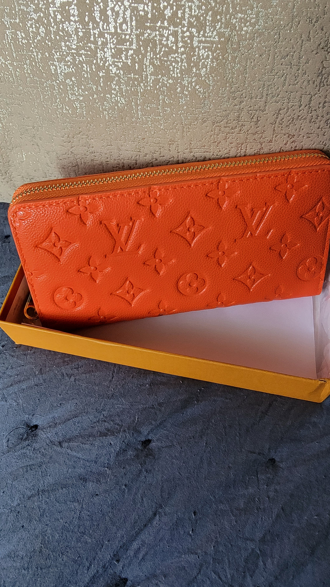 Orange mono bifold