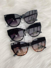 Load image into Gallery viewer, Stunning Versace DI Sunglasses
